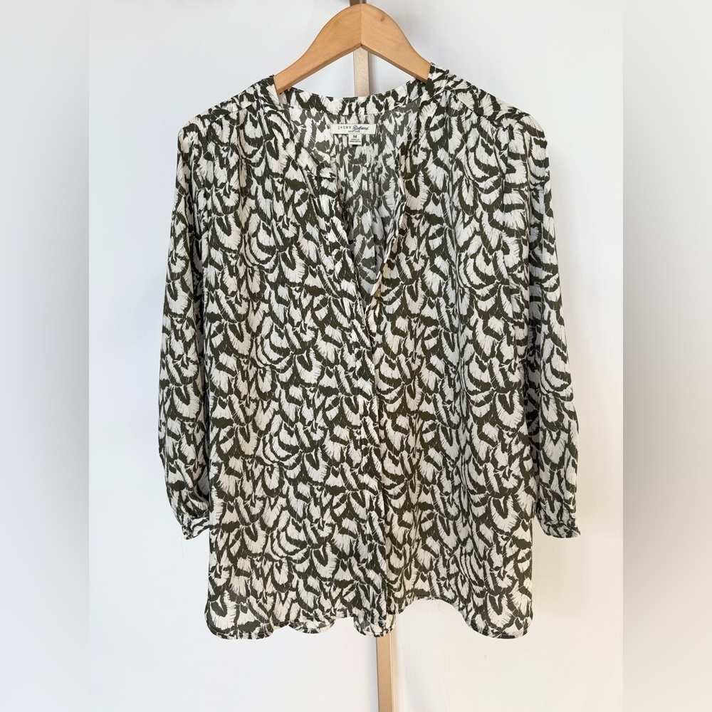 Jachs Girlfriend Blouse Womens Size M Olive Green Abstract Print V-Neck Flowy